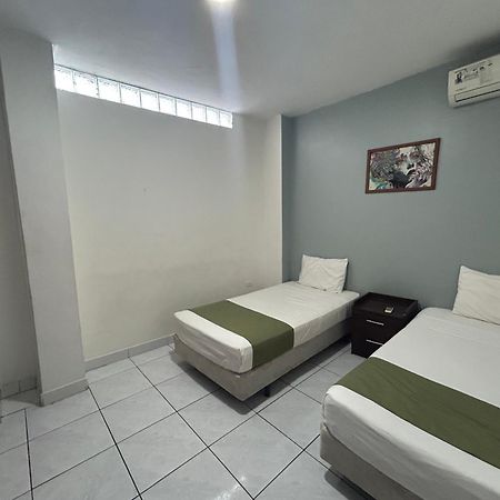 Departamentos De 2 Y 3 Habitaciones En El Centro De Manta Kültér fotó
