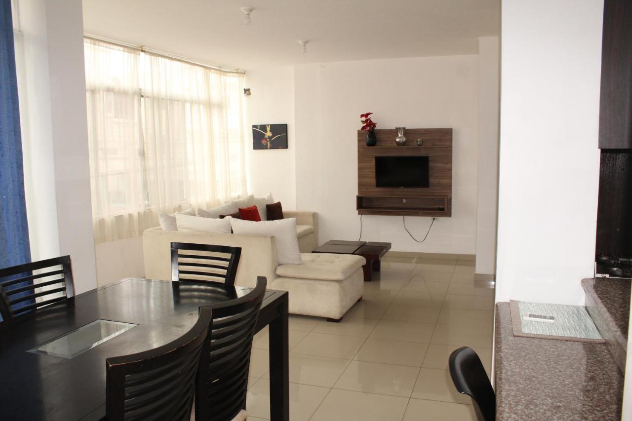 Departamentos De 2 Y 3 Habitaciones En El Centro De Manta Kültér fotó