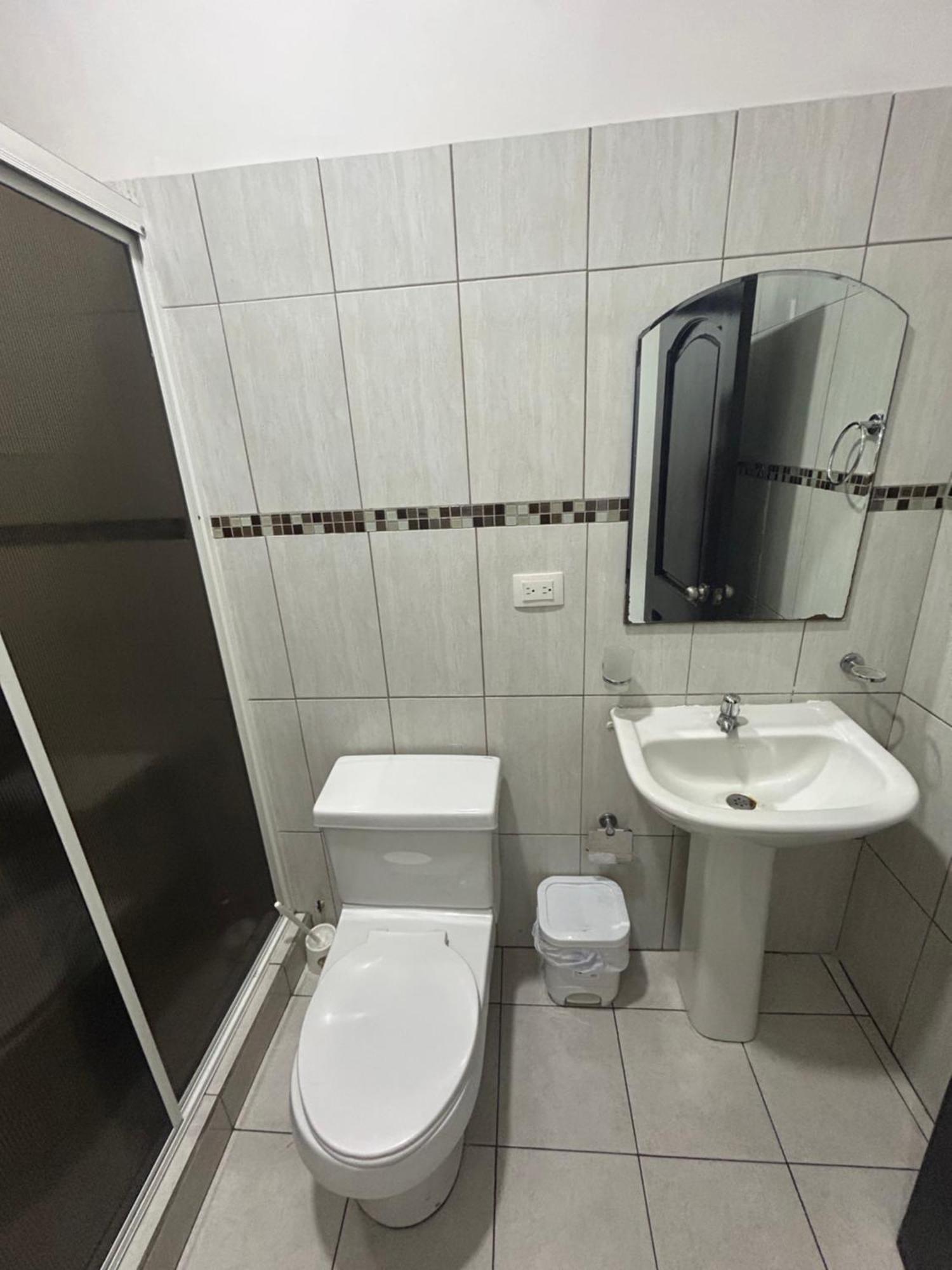 Departamentos De 2 Y 3 Habitaciones En El Centro De Manta Kültér fotó