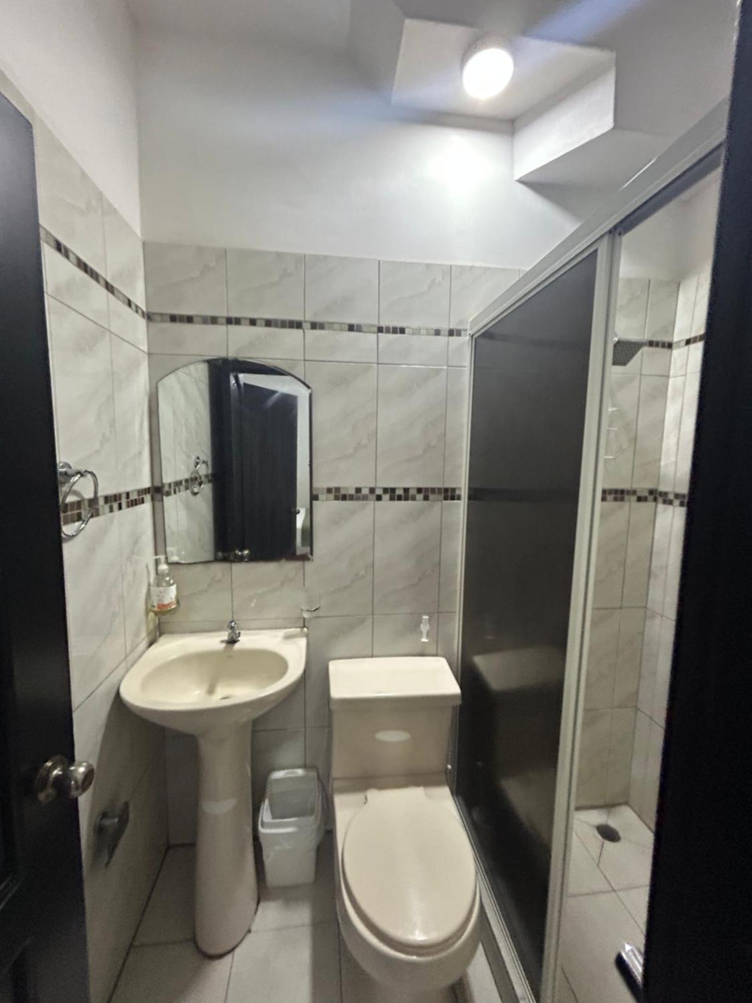 Departamentos De 2 Y 3 Habitaciones En El Centro De Manta Kültér fotó