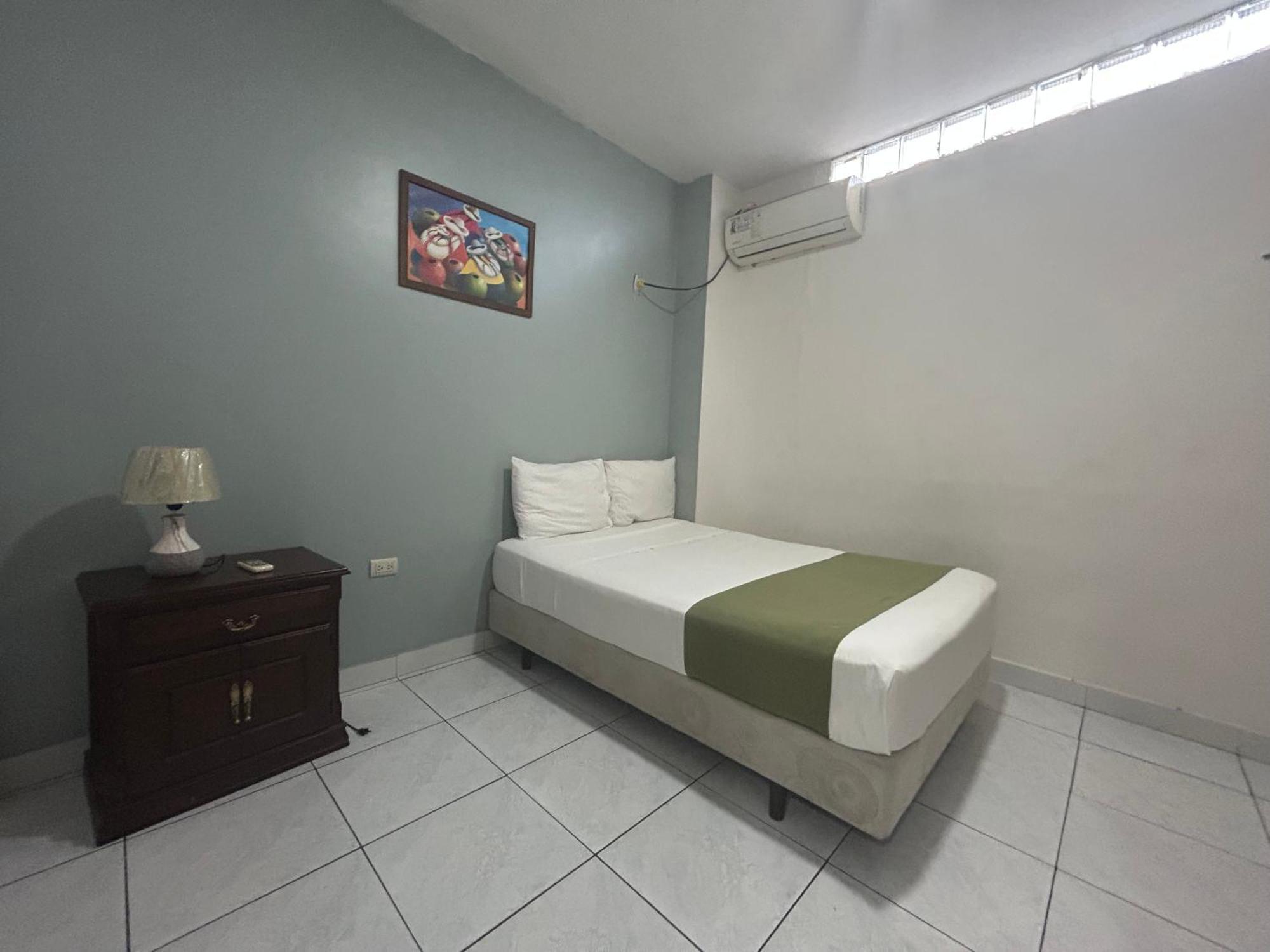 Departamentos De 2 Y 3 Habitaciones En El Centro De Manta Kültér fotó